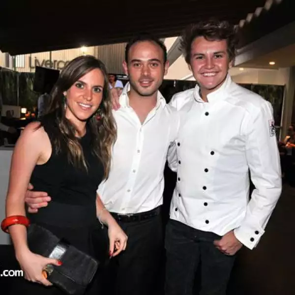 Claudia y Josñe Ramón Sáinz con Louis Barnett