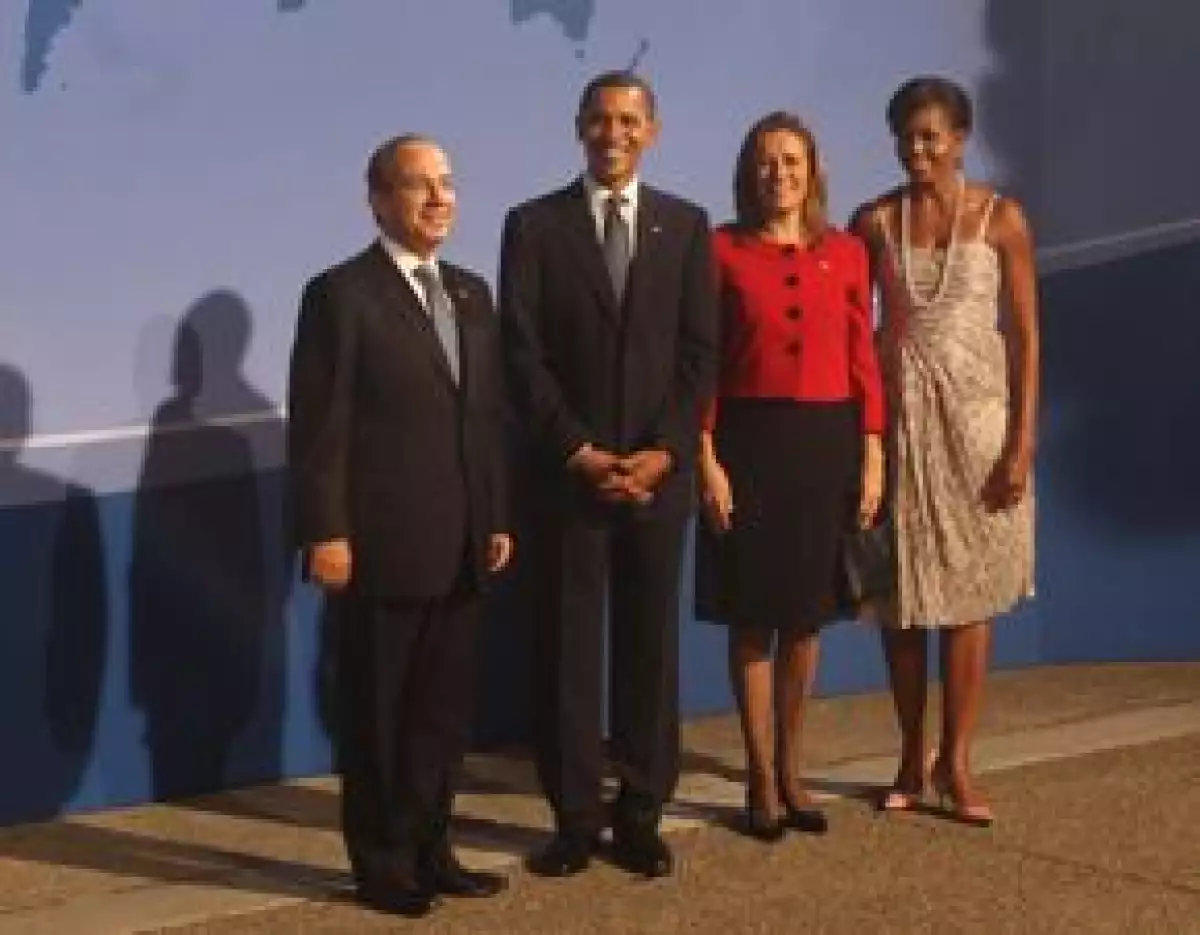El presidente de México fue recibido en Pittsburgh por su homólogo estadounidense, Barack Obama. En aquella ciudad se realizará la Cumbre de Líderes del Grupo de los 20 países más industrializados.