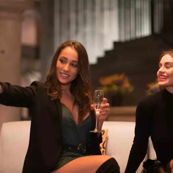 Keyla Caputo y Macarena Achaga 2.jpg