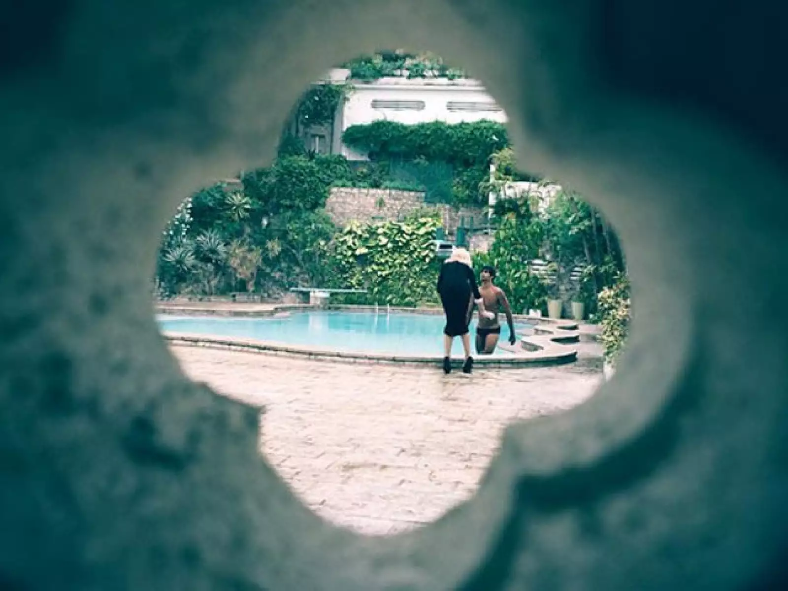 Jesús se hizo famoso por su participación en Hostel, la serie erótica en la que un grupo de actrices que llevan a cabo las fantasías sexuales de sus televidentes.