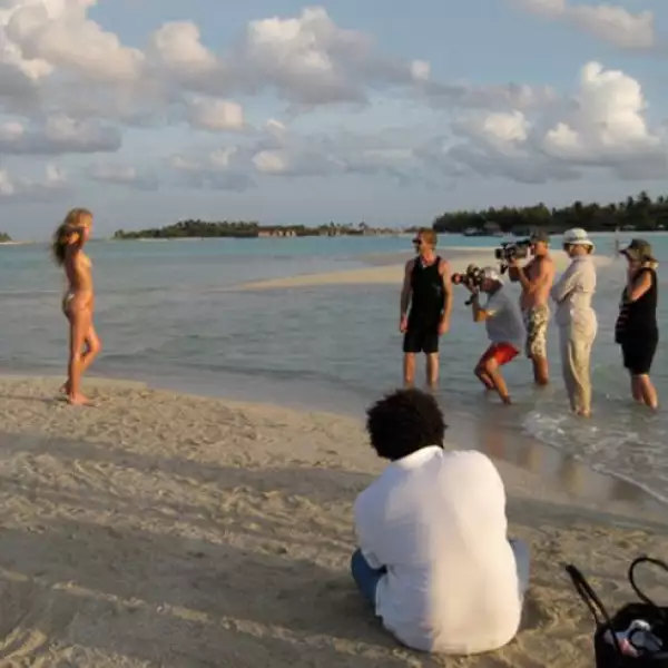 Hace dos años, quien fuera novia del actor Leonardo DiCaprio, se convirtió en la primera modelo israelí que aparecía en la edición de bañadores de la Sports Illustrated.