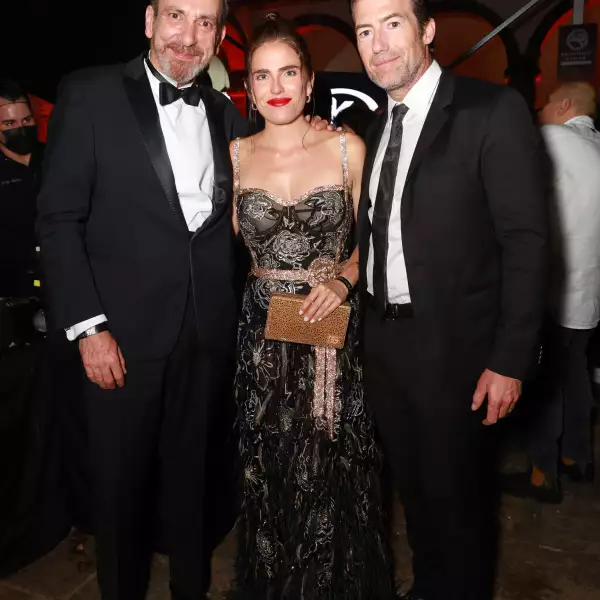 Hernán Mendoza , Karla Souza y Marshall Trenckmann