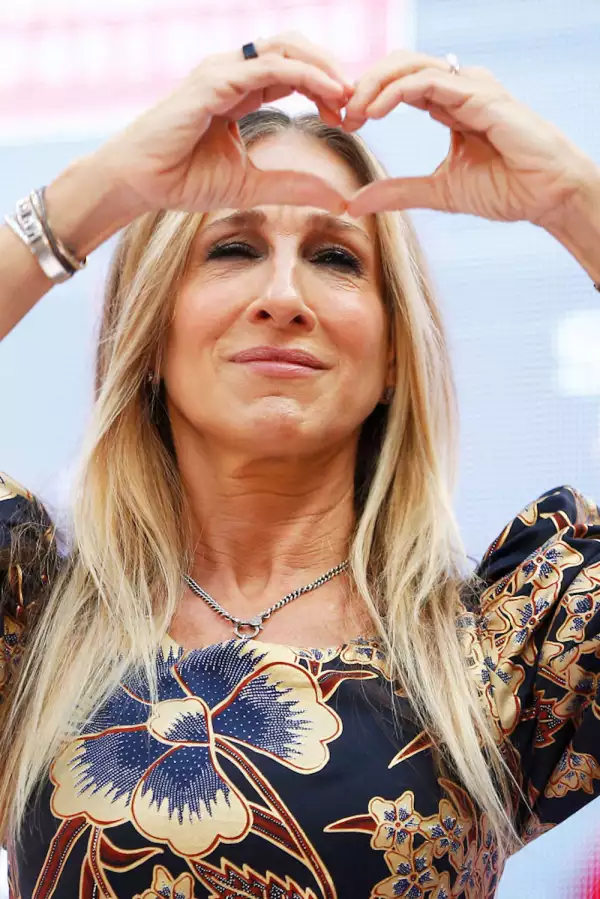 Sarah Jessica Parker Greets Fans At Highpoint Shopping Centre