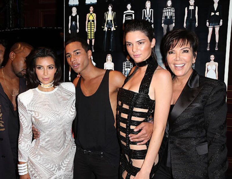 Olivier Rouesting con las Kardashian-Jenner, quienes son grandes amigas del diseñador