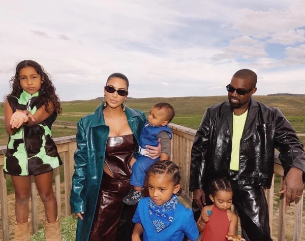 Kanye no acepta el fin de su matrimonio y quiere volver con Kim Kardashian 104285692_669649876950890_6075037462067781827_n.jpg