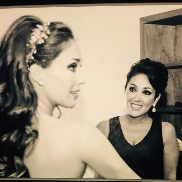 Anahí con su mamá, Marichelo Portilla. Esta foto la actriz la acompañó con un mensaje: `Esta foto habla sola... Esto es amor total!! qué bendición tenerte! Mi mami hermosa!!!! @tisha0003 siempre seré tu bebé´.