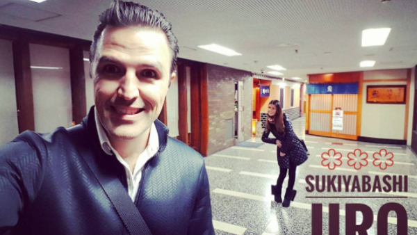 Claudia Álvarez y Billy Rovzar de viaje por Japón.