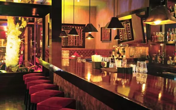 Cada espacio tiene su esencia, como el bar, que tiene una vibra muy íntima.