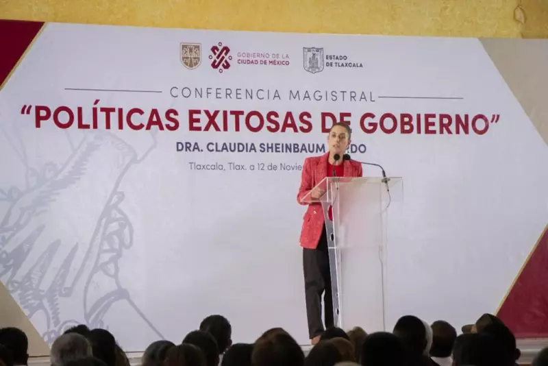 Mientras en la CDMX miles de personas marcharon en contra de la Reforma Electoral, la jefa de Gobierno, Claudia Sheinbaum, visitó Tuxpan, Veracruz, para dictar una conferencia.