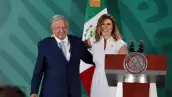 Andrés Manuel López Obrador, Presidente de México, y  Marina del Pilar Ávila, gobernadora del estado de Baja California; durante la mañanera en Tijuana.
