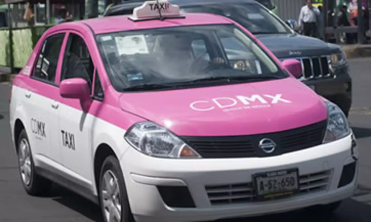Los taxistas del DF aseguran que Cabify y Uber son ilegales. (Foto: Cuartoscuro )