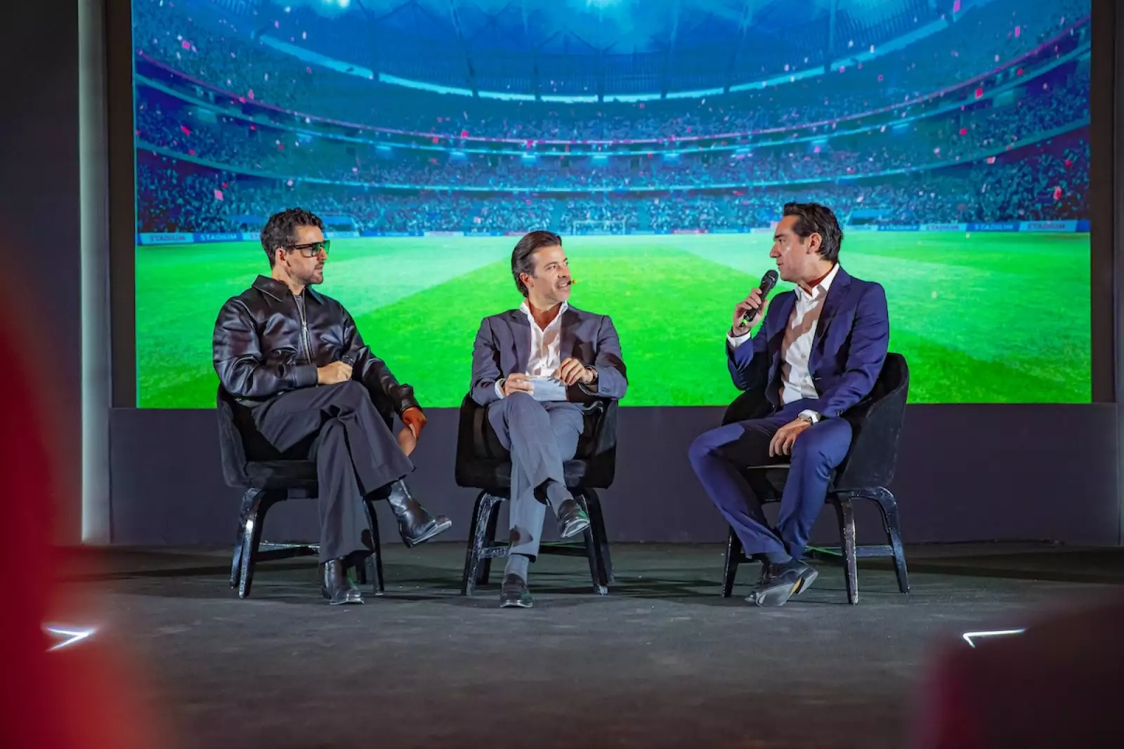¿Y quién era él? Nada más y nada menos que Luis Gerardo Méndez, el reconocido actor y productor mexicano, quien además dirigió un panel con algunos líderes de HSBC México, como Santiago Gil y Adolfo de la Vega.