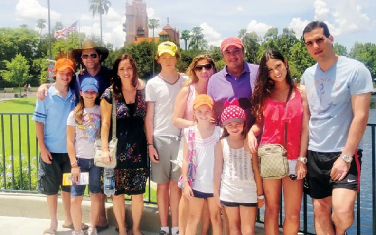 En varias ocasiones el presidente del Partido Verde Ecologista de México ha viajado con la familia Couttolenc.