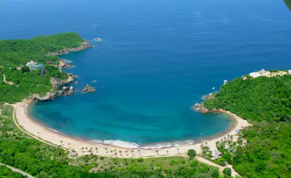 ¡No puedes dejar de visitar Careyes!