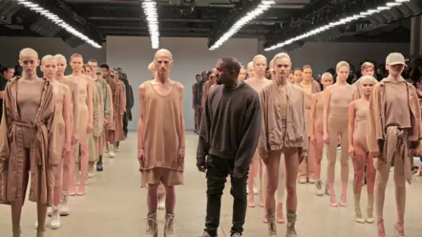 Una vez más, la marca de fast fashion se ha visto envuelta en un caso de plagio al ser acusada de copiar algunos de los looks de la colección Yeezy Season 2 de Kanye West. Compara y dinos qué piensas.