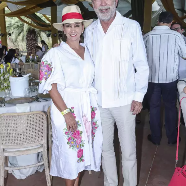  Claudia Ruiz Massieu, Bosco de la Vega