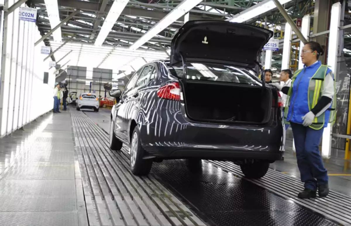 El sector automotriz emplea a 17.9% del total de mujeres ocupadas a nivel nacional.