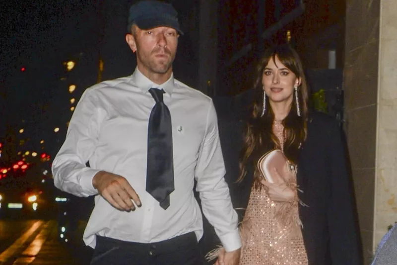 EXC  Chris Martin, Dakota Johnson