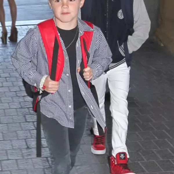 Cruz y Romeo Beckham de 8 y 10 años.