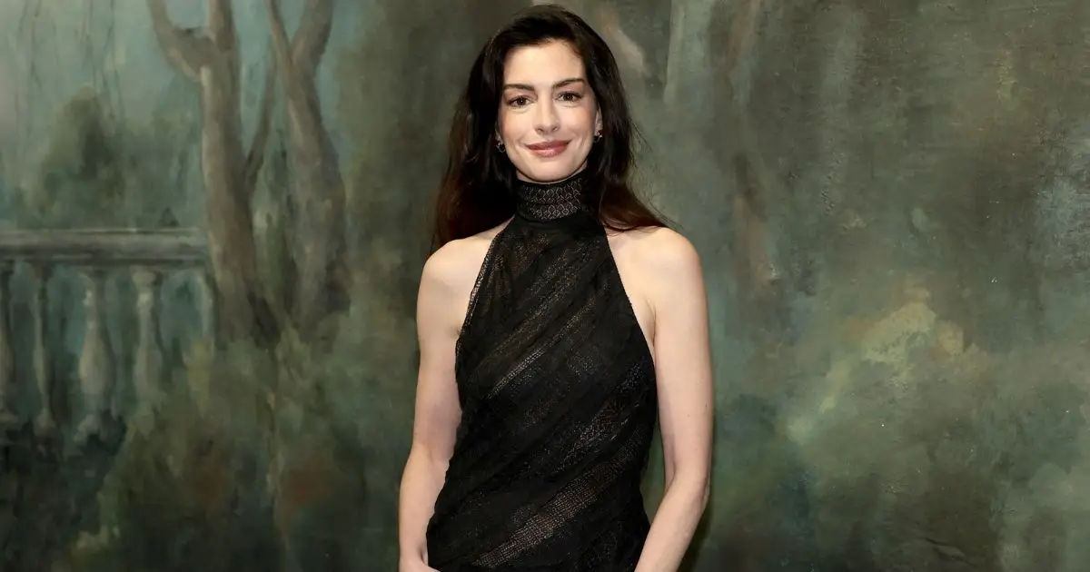 Anne-Hathaway-acepta-su-envejecimiento-y-adapatado-su-vida-para-vivir-en-armonia