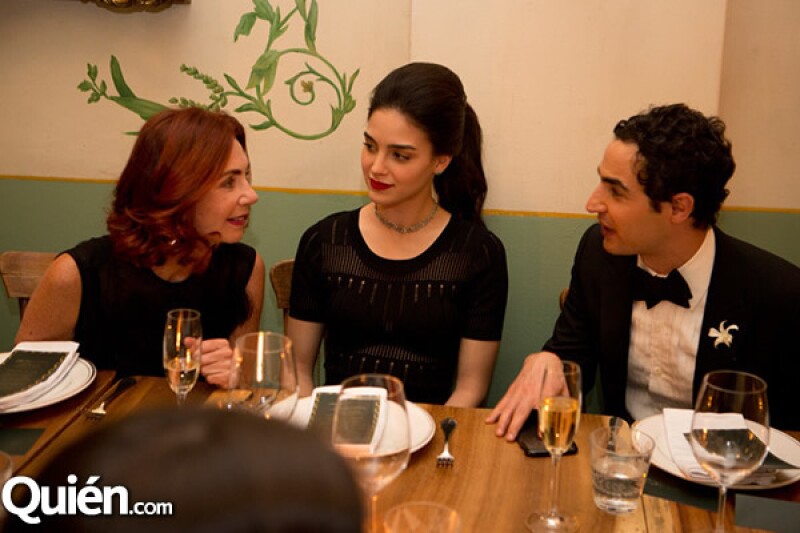 Lisette Trepaud, Melissa Barrera y Zac Posen en el Rosetta.