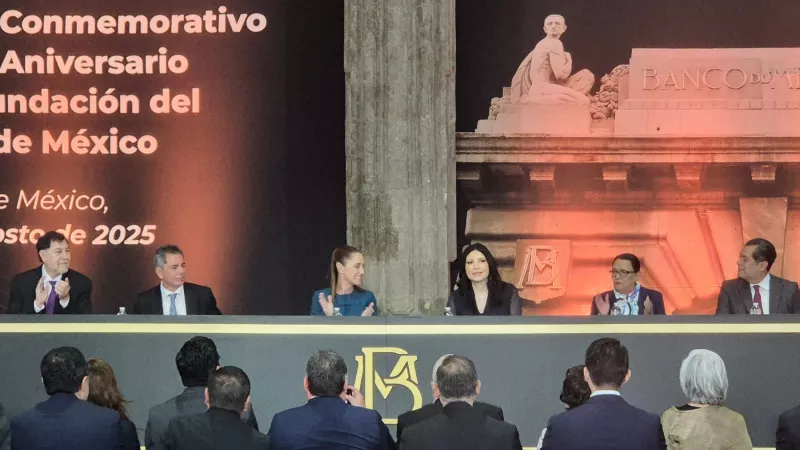 Banxico festeja su centenario, pero el mensaje de Sheinbaum revela la presión que viene para la banca
