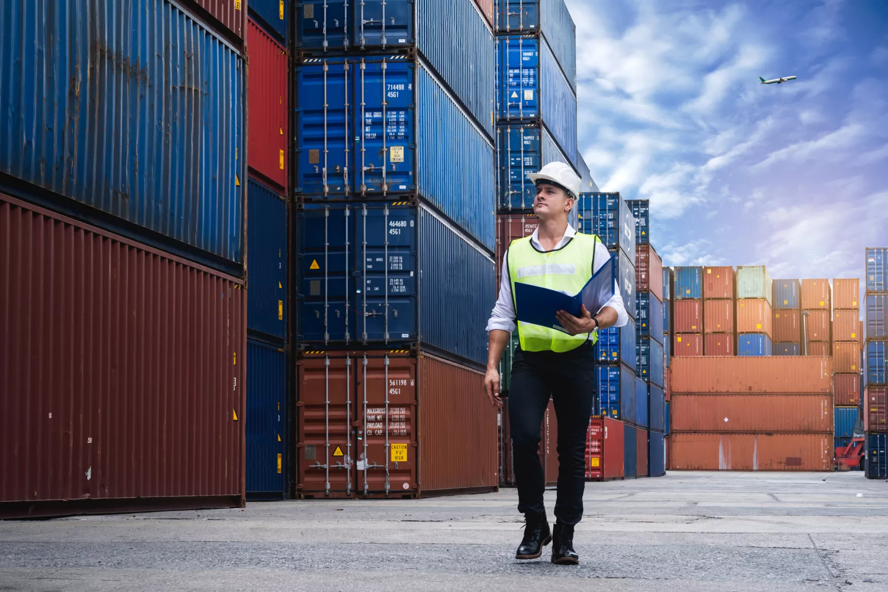 Balanza comercial de México presenta déficit de 4,063 mdd en julio