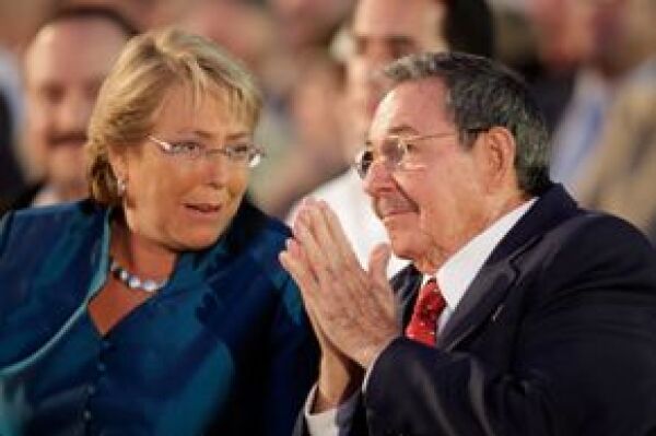 Michelle Bachelet y Raúl Castro se sentaron juntos durante la ceremonia de inauguración.