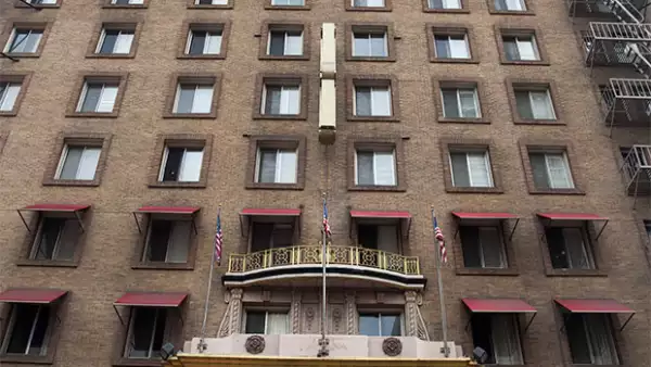 El Hotel Cecil se encuentra en el centro de Los Ángeles. Sin embargo, no sólo es el set de la nueva temporada de la serie de Ryan Murhpy, sino un lugar que guarda horribles historias de terror.