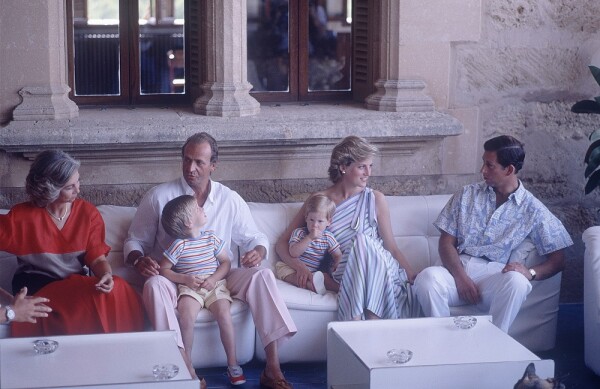 Reina Sofía, Rey Juan Carlos, príncipe William, princesa Diana, príncipe Harry y el príncipe Carlos