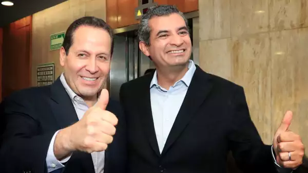 Eruviel Ávila Villegas (izq.)