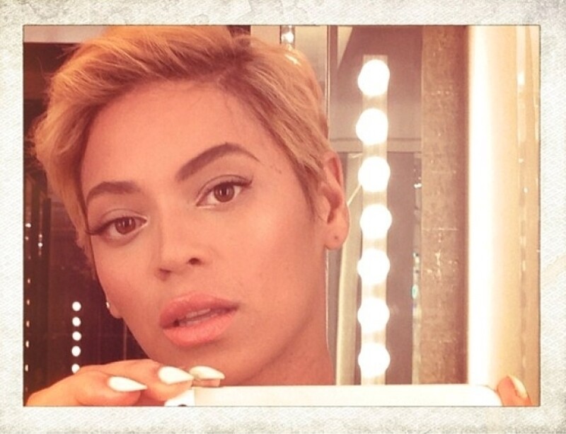La esposa de Jay Z sorprendió cuando mostró su verdadera cabellera.