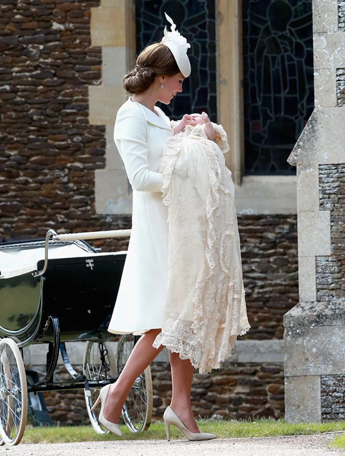 Kate Middleton se dejó ver en un hermoso vestido Alexander McQueen.