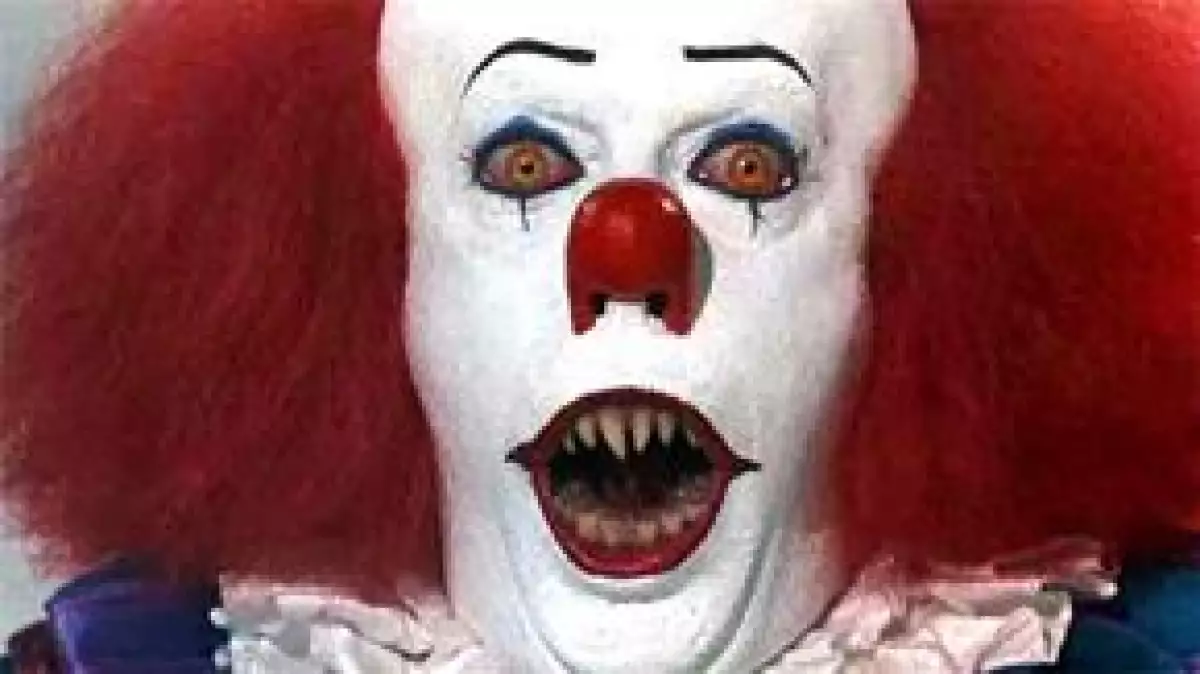 Warner Bros. planea llevar a la pantalla grande al terrorífico payaso de afilados colmillos, que en 1990 llegara a la pantalla chica con It.