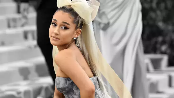 Ariana-Grande-chihiro-tatoo