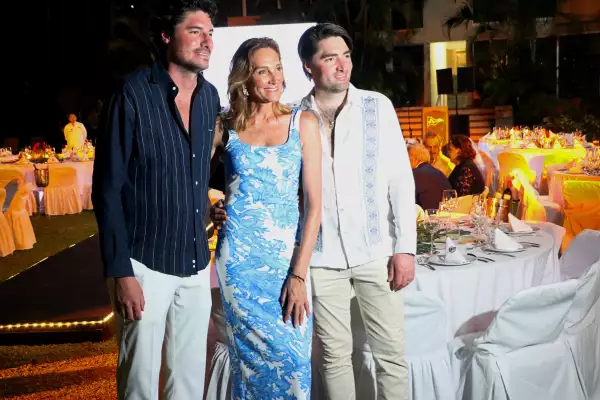 Alejandra Alemán con sus hijos Javier y Miguel Burillo