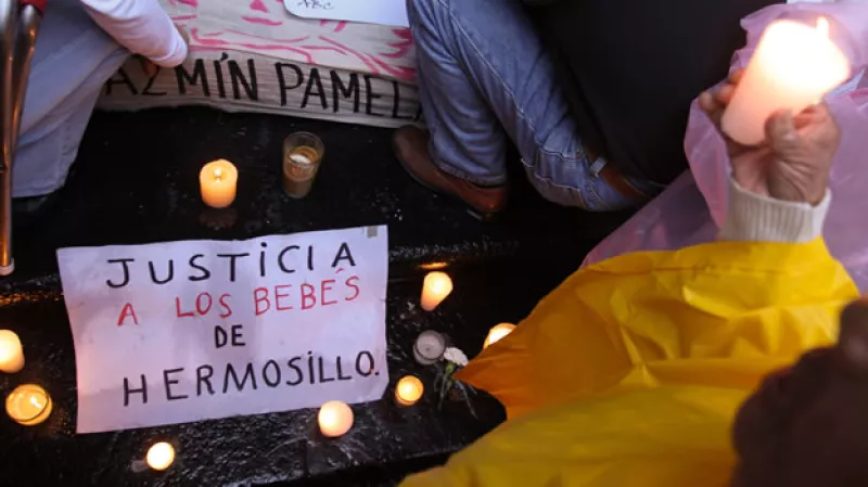 Padres de familia y organizaciones sociales exigen justicia en el caso del incendio de la ABC
