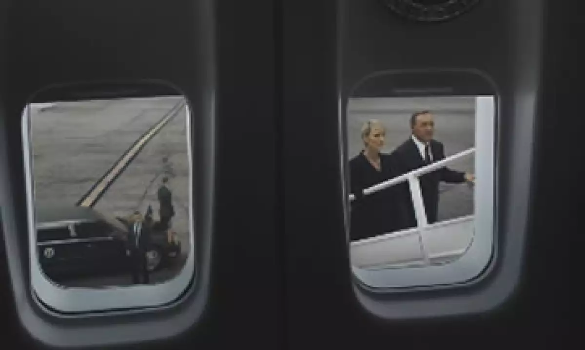 En el video que anuncia la nueva temporada se ve al personaje interpretado por Kevin Spacey subir un avión. (Foto: Tomada de @HouseofCards )