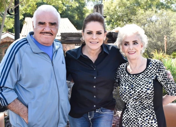 Vicente Fernández, Mara Patricia Castañeda y 'Cuquita'