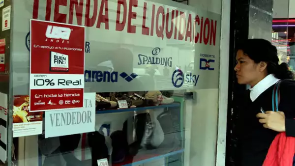 Los expertos recomiendan que antes de comprar elabores una lista donde clasifiques lo que planeas comprar según su importancia.