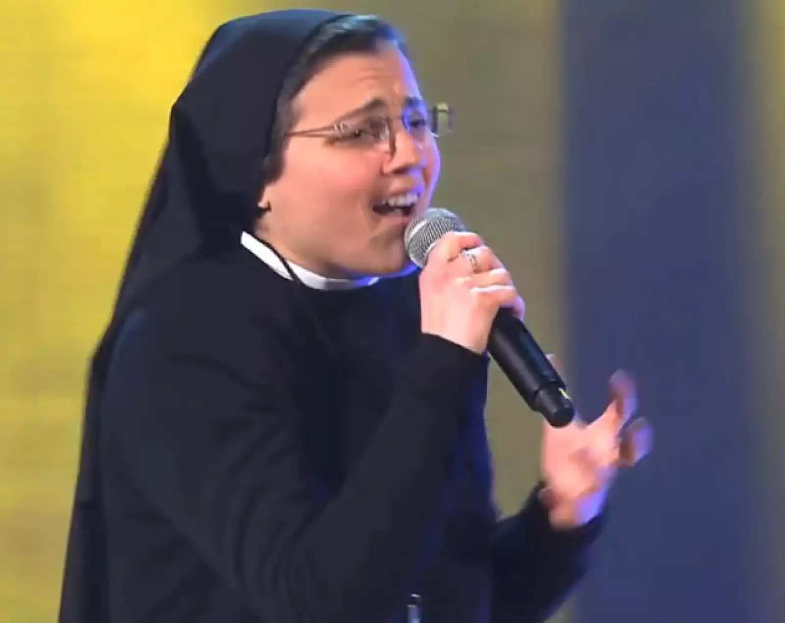 La actuación de Sor Cristina Scuccia, la religiosa que ganó el concurso La Voz en su versión italiana, ocupa el cuarto lugar con más de 66 millones de reproducciones.