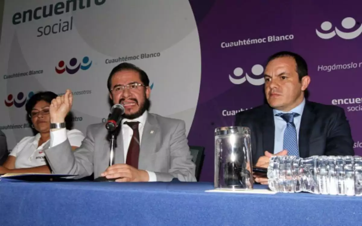 Conferencia de Hugo Eric Flores con Cuauhtémoc Blanco