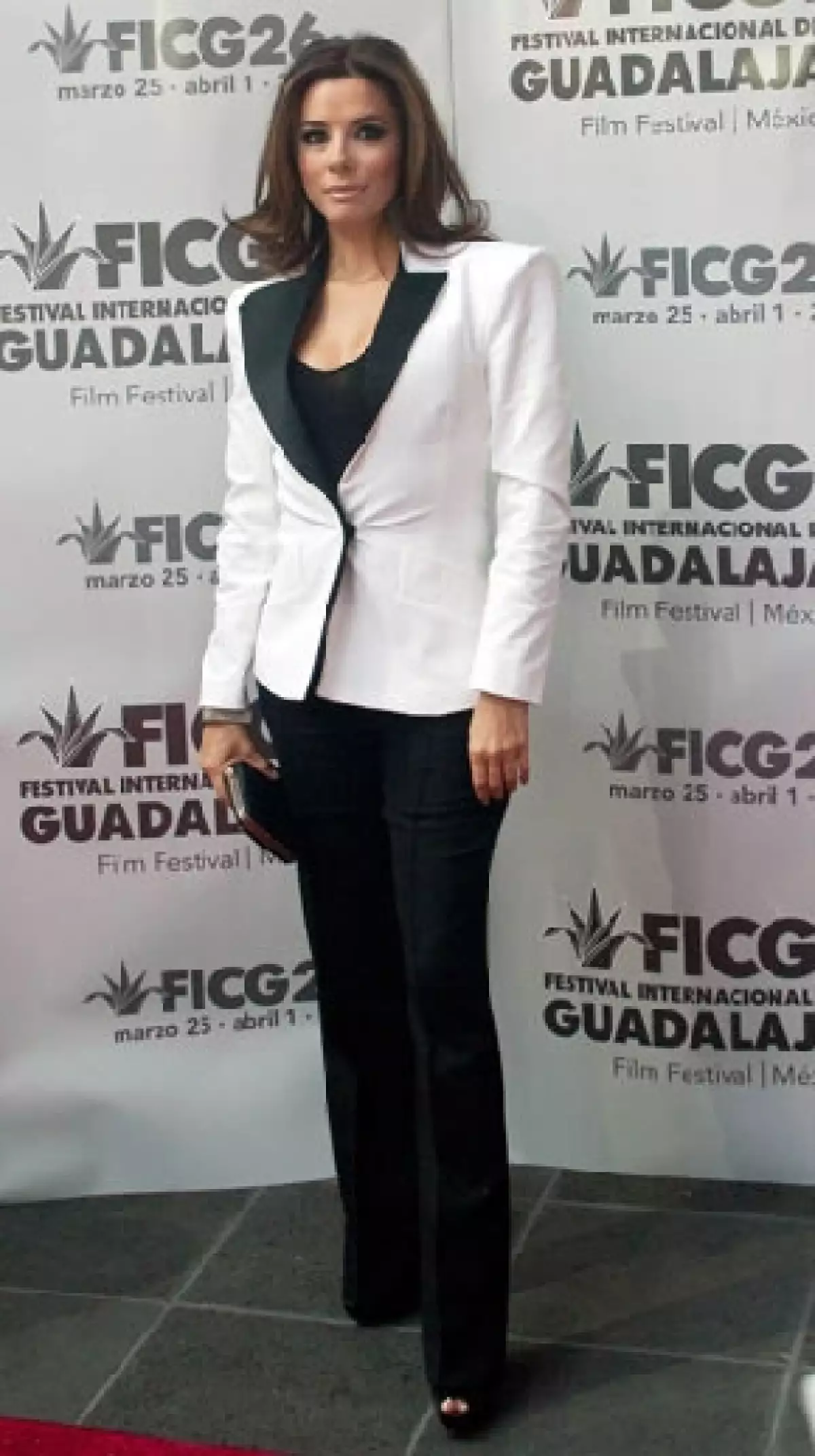 Eva Longoria lanzará un libro de cocina en abril.