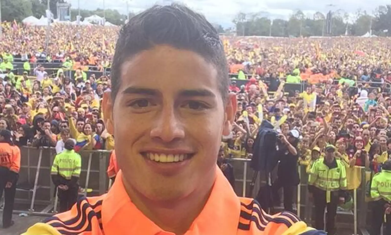Una de las estrellas de la Copa, el colombiano James Rodríguez, agradeció el recibimiento en su país con esta foto.