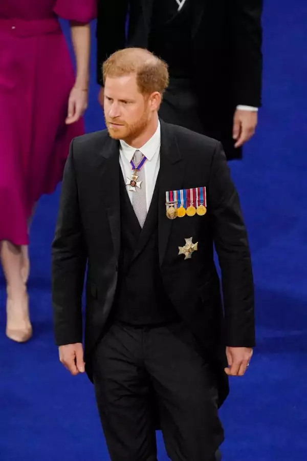 El príncipe Harry duque de Sussex en la coronación de su papá el rey Carlos III