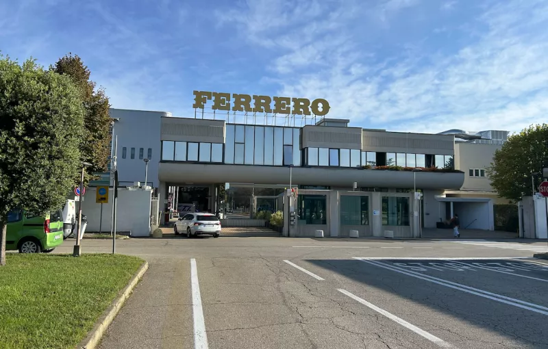 ¿Cómo son las entrañas de la central mundial de Ferrero en Italia?