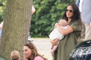 Meghan Markle y Archie en el partido de polo de Harry