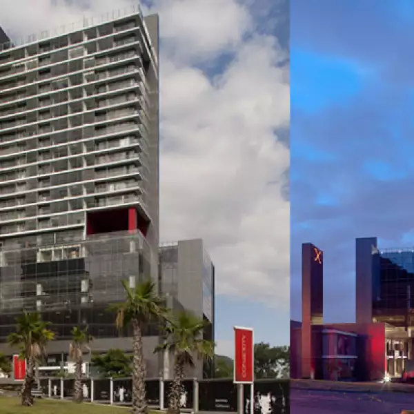 Por las condiciones del terreno en donde se ubica el edifico –formando un triángulo- la estructura aparece estar “quebrada” con diferentes volumetrías, cuidando que las diferentes áreas tuvieran la correcta orientación hacia el oriente.