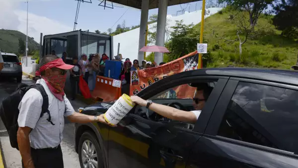 La CETEG ha bloqueado la autopista del Sol en diferentes puntos como parte de su protesta magisterial; el 30 de junio, tomó la caseta de 'Palo Blanco'.