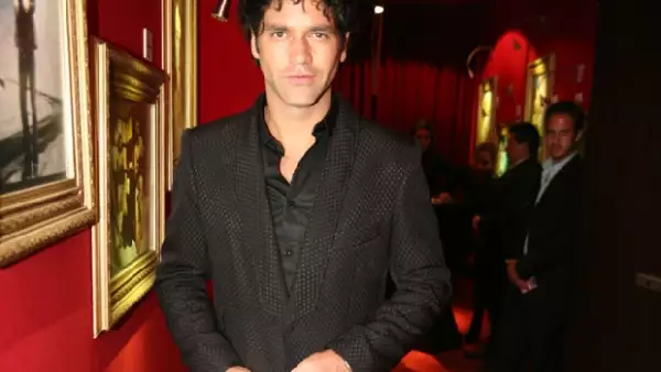 El actor, quien protagoniza la telenovela `Llena de Amor´ con Ariadne Díaz, está muy emocionando produciendo dos documentales, que pronto estrenará.